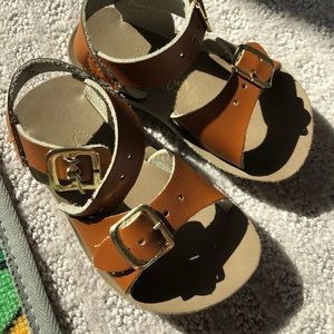 Toddler saltwater sandals size 5